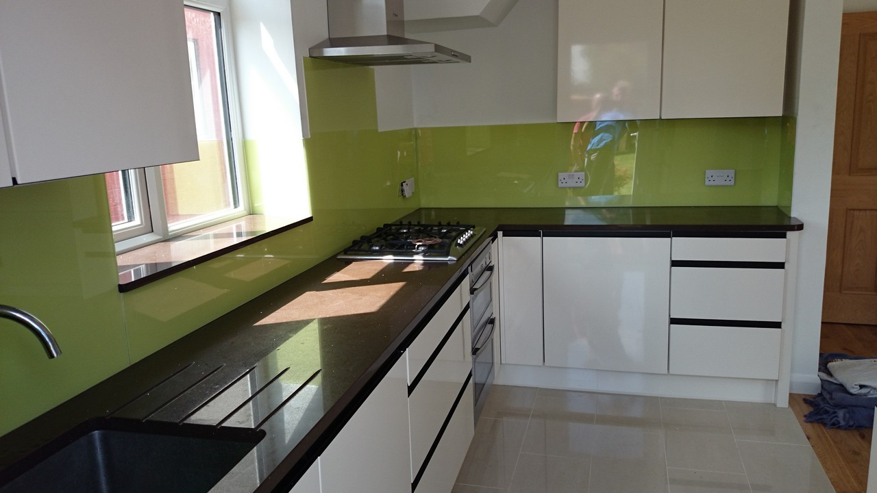 Lime green glass kitchen splashback installed by Northwood glaziers